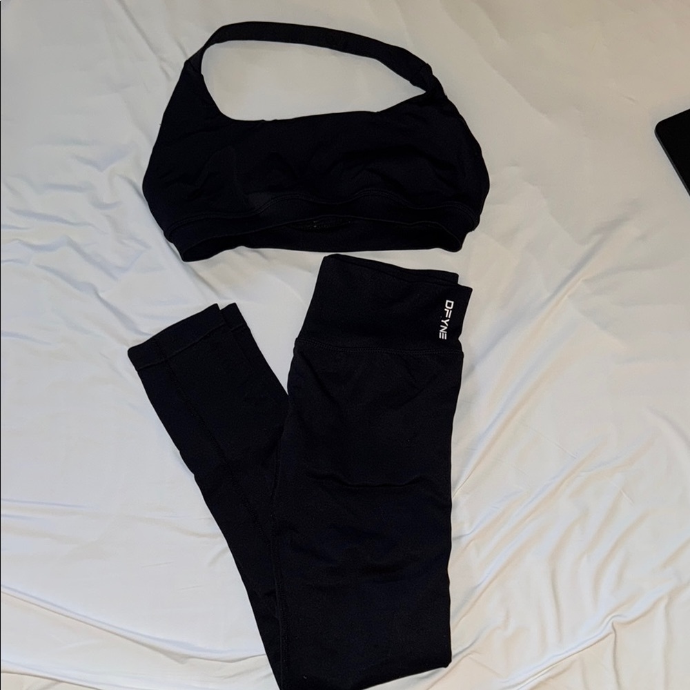 Dfyne impact seamless leggings and sports bra